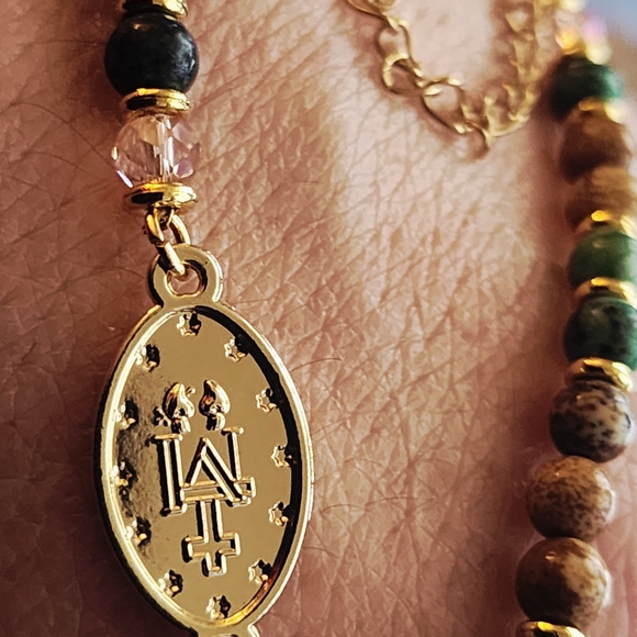 Virgin Mary Religous Bracelet Gold Green Beaded New - Picture 2 of 3